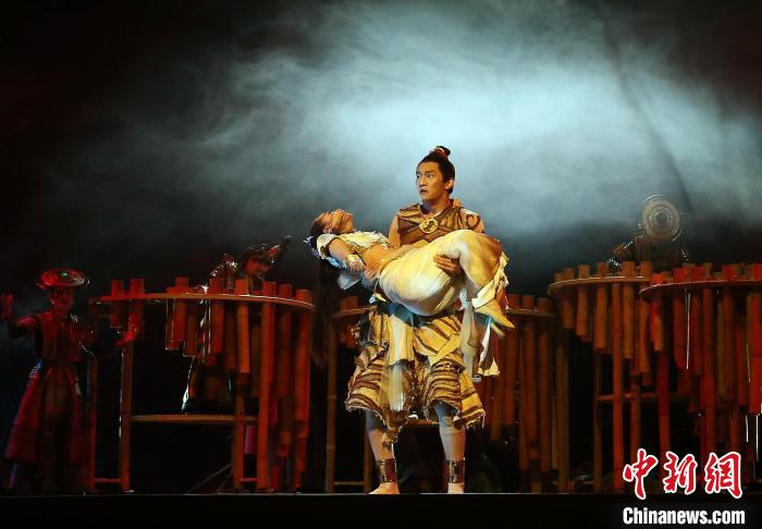 圖為《花腰竹女》演出劇照?！↑S興鴻 攝