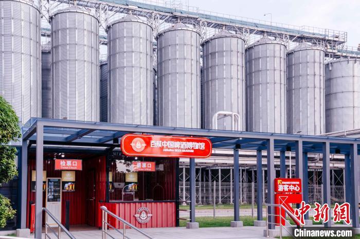 圖為基地原料立倉(cāng)。　李南軒 攝