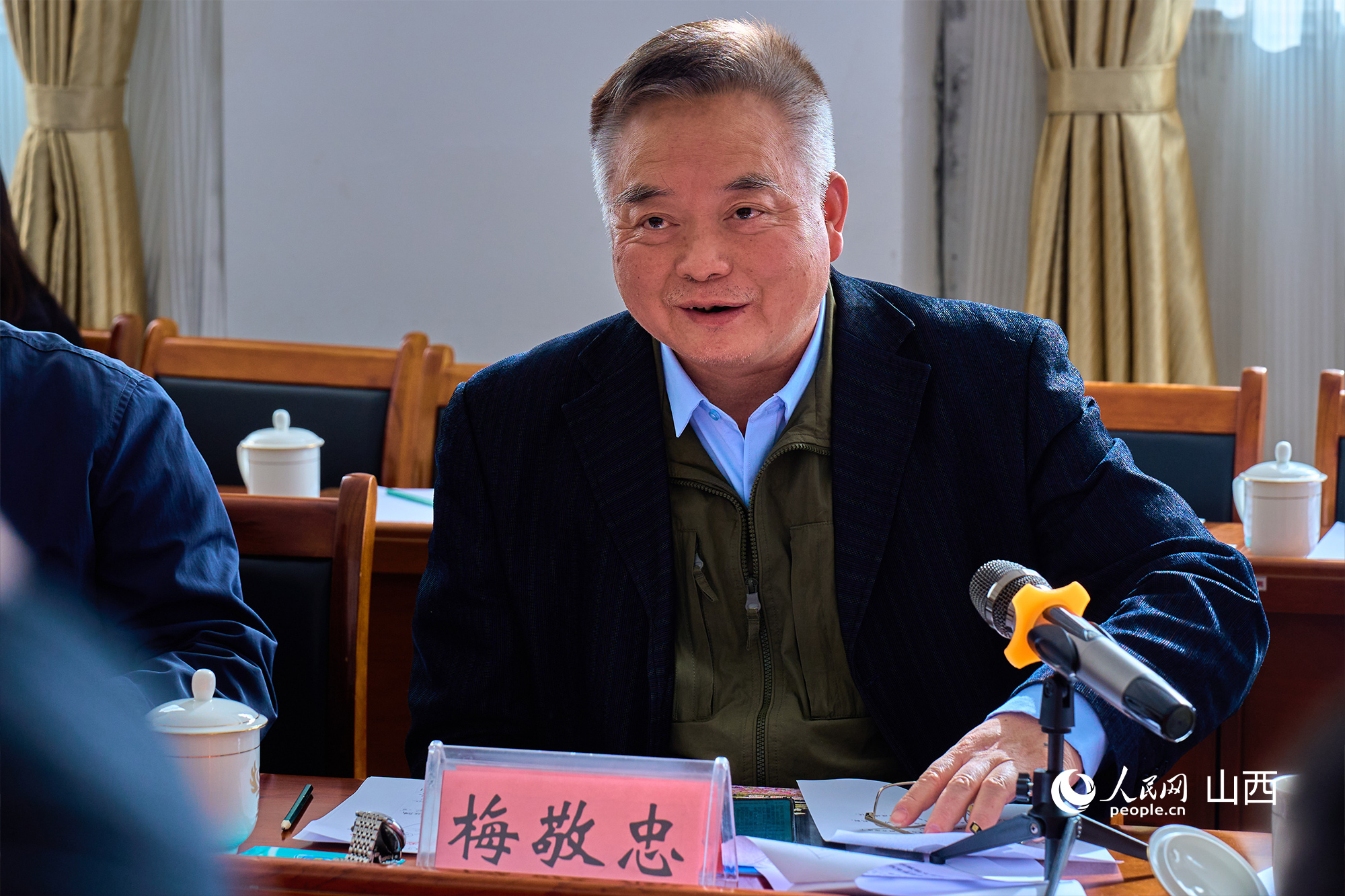 中央黨校（國家行政學院）文史教研部原副主任、教授梅敬忠。人民網(wǎng) 張超寧攝