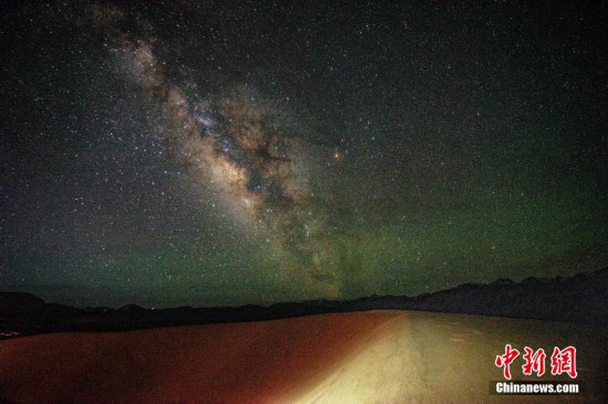 圖為6月20日晚，高原銀河風(fēng)光。曹枝清 攝